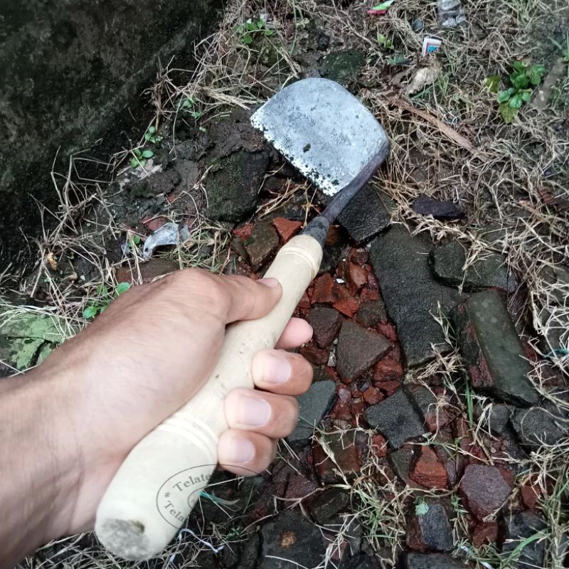 Wangkil miring pembersih rumput / Gratul (cangkul kecil)