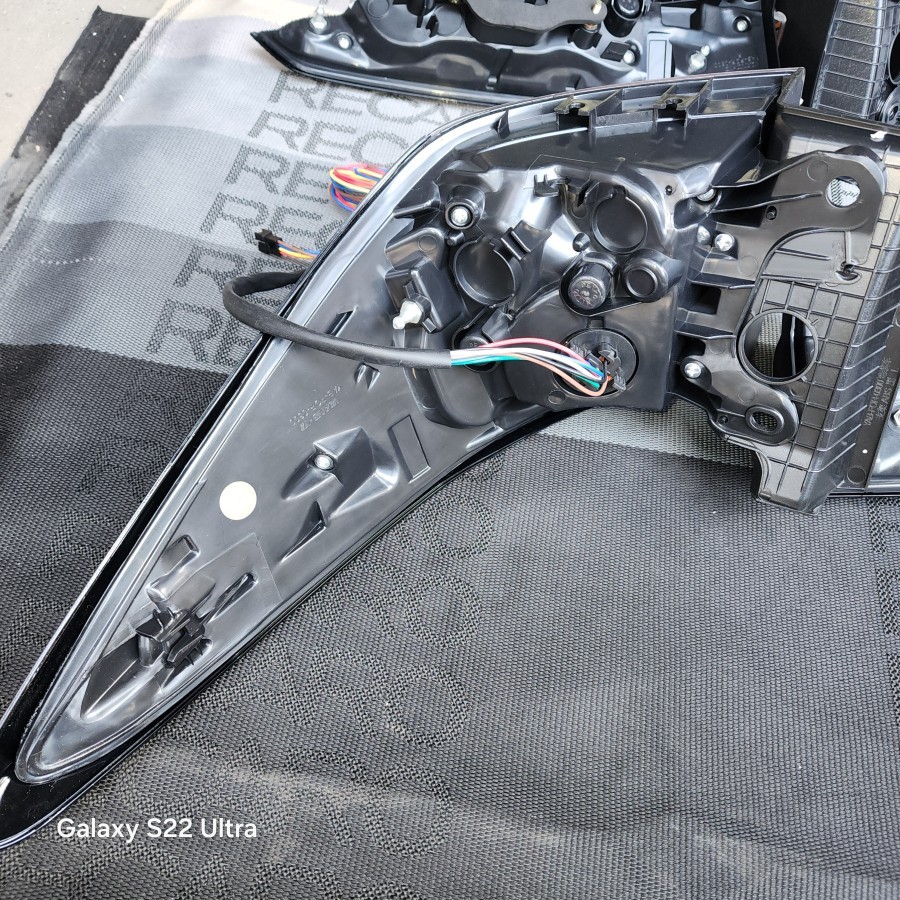 STOP LAMP LAMPU BELAKANG LAMPU REM FORTUNER LEGENDER