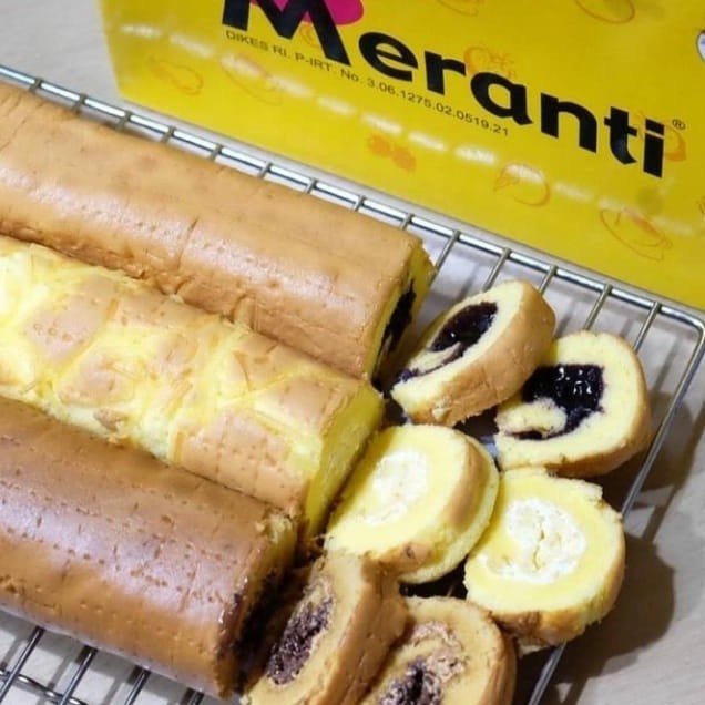 

Bolu meranti 3in1 / Bolu Gulung 3 in 1 isi keju , coklat , Blueberry / Strawberry / 1 kotak isi 3