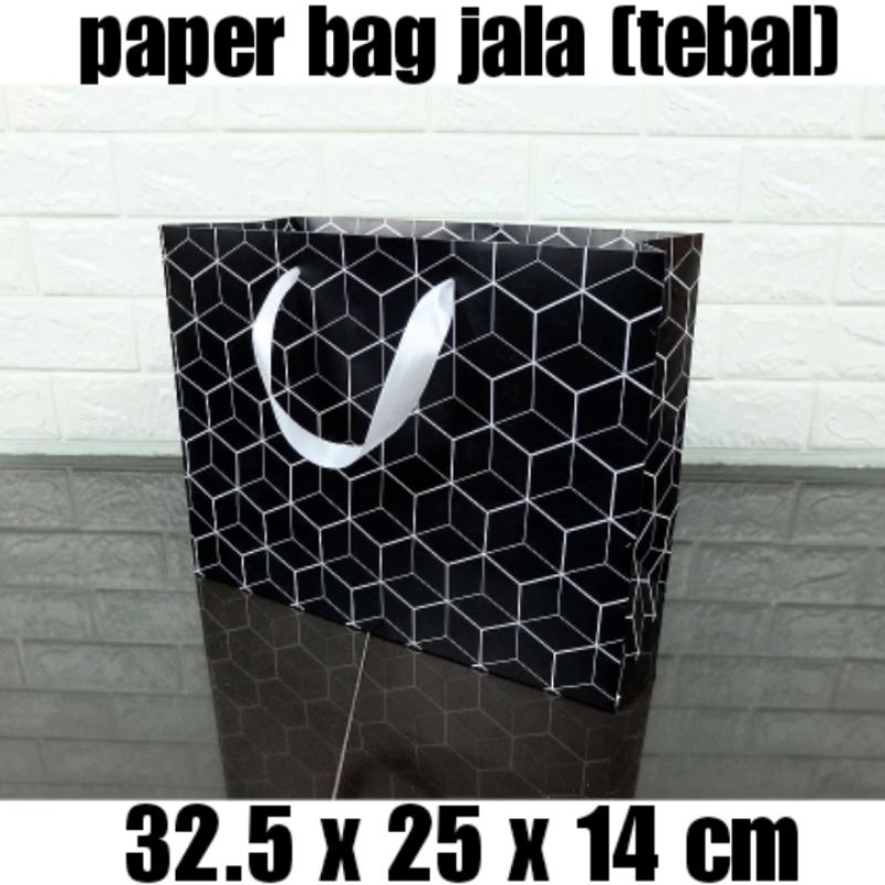 

PAPERBAG MOTIF JALA 32,5 x 25 x 14 CM [TEBAL]