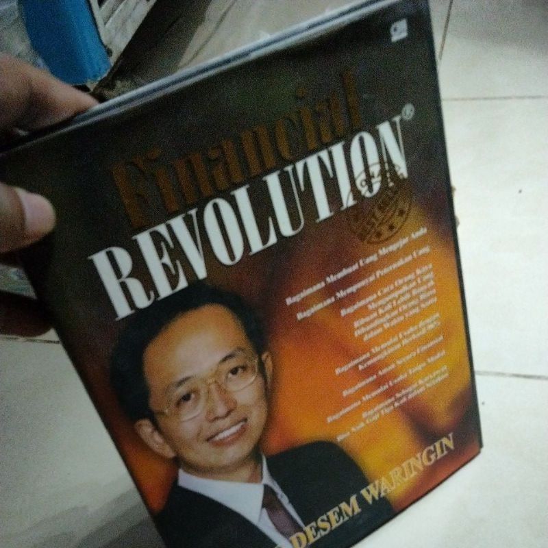 Financial REVOLUTION TUNG DESEM WARINGIN