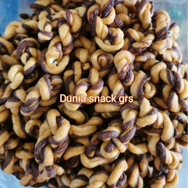 

Pluntir warna 250gr rasa manis gurih / Plintiran / Untir untir / Kue tambang