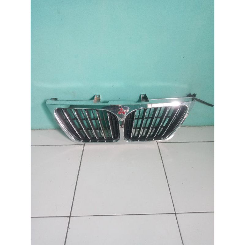 grill Mitsubishi kuda grandia