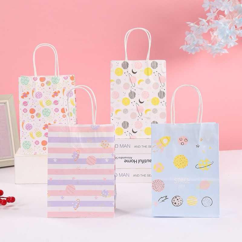 

Paper Bag.Tas Kado Motif gambar Astronot. Simple Goodie Bag