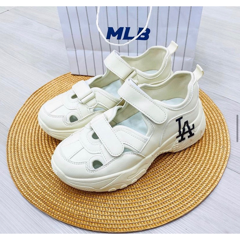 Sepatu MLB