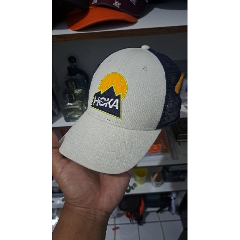 topi trucker hoka running preloved