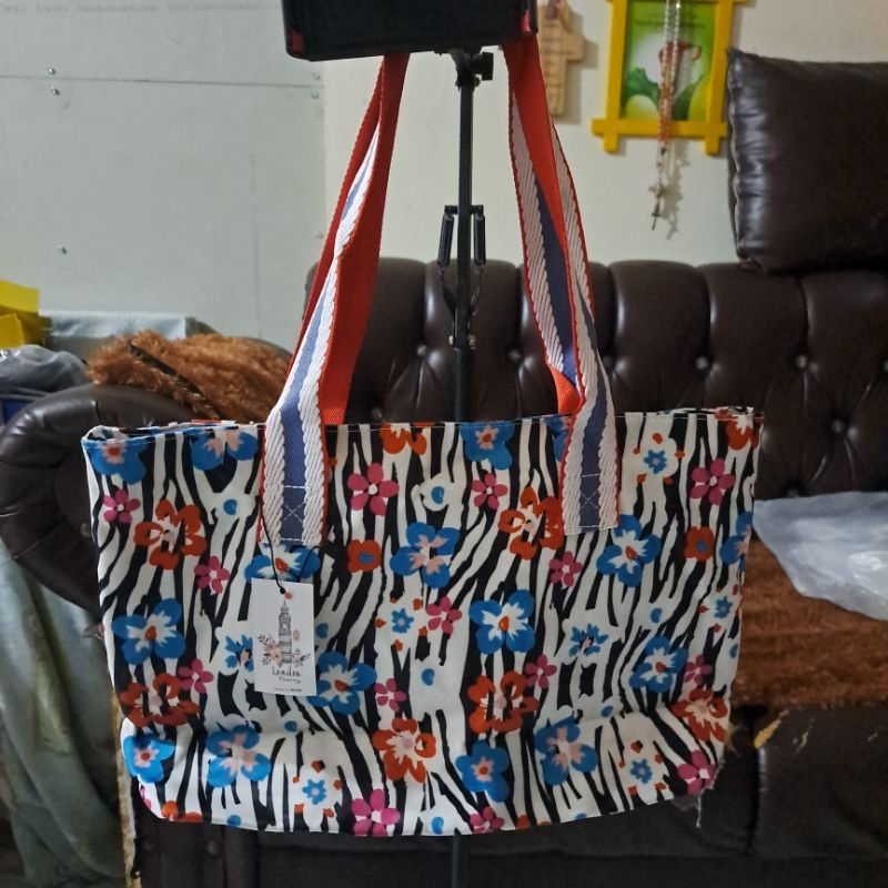 (New) London berry by huer tote printed bag