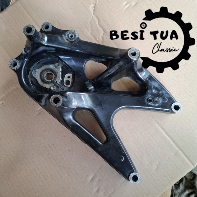 Arm pangkon knalpot old nmax 155 kode 2dp original