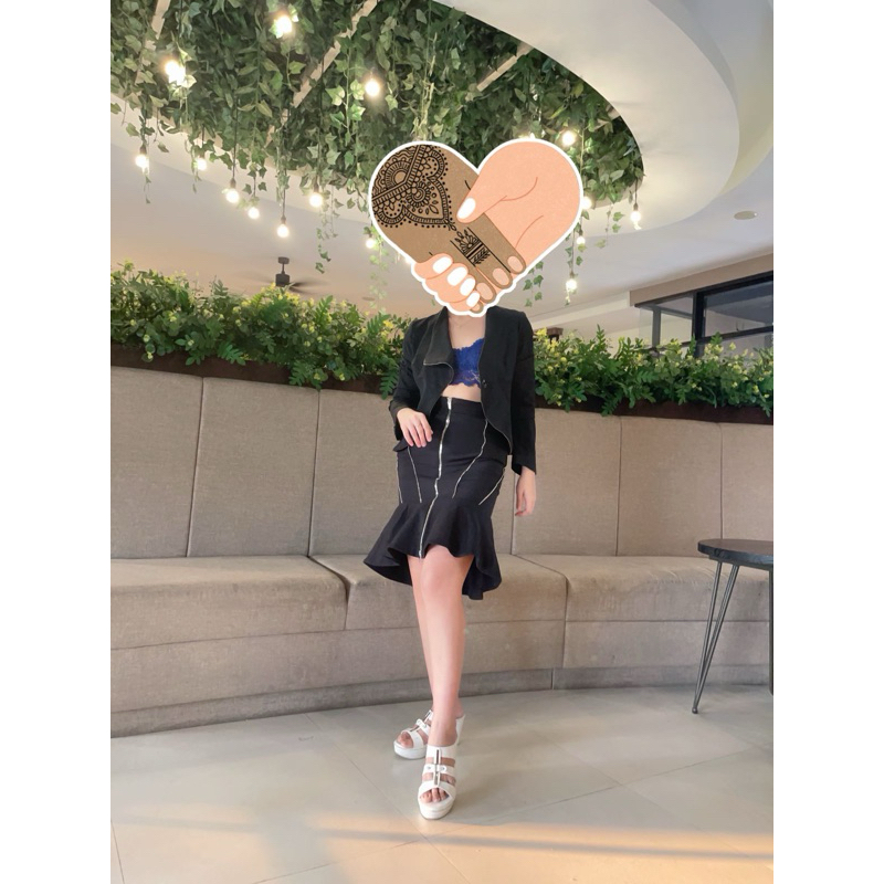 one set blazer hitam dan rok hitam formal kantor