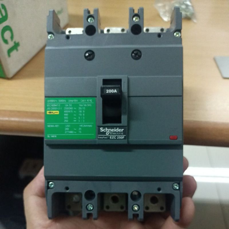 MCCB 200 A 18 kA 3 phase merk schneider