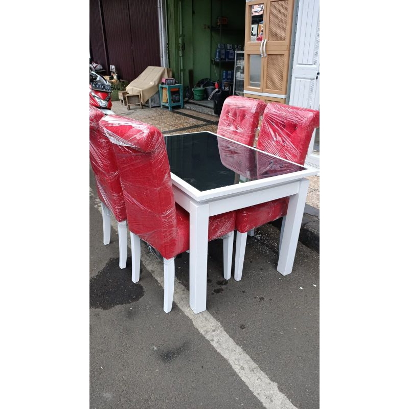 Set Meja Makan 4 Kursi + Meja Mewah Kota Serang