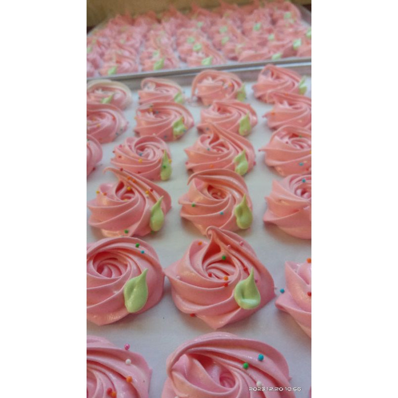 

ROSE Meringue cookies toples 750ml