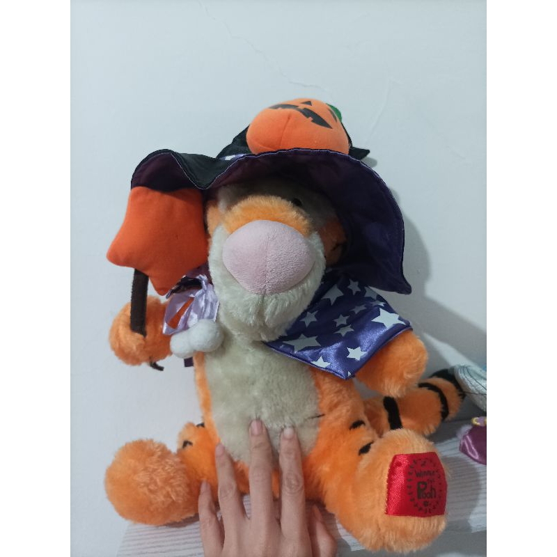 boneka tiger winnie the pooh Halloween disney