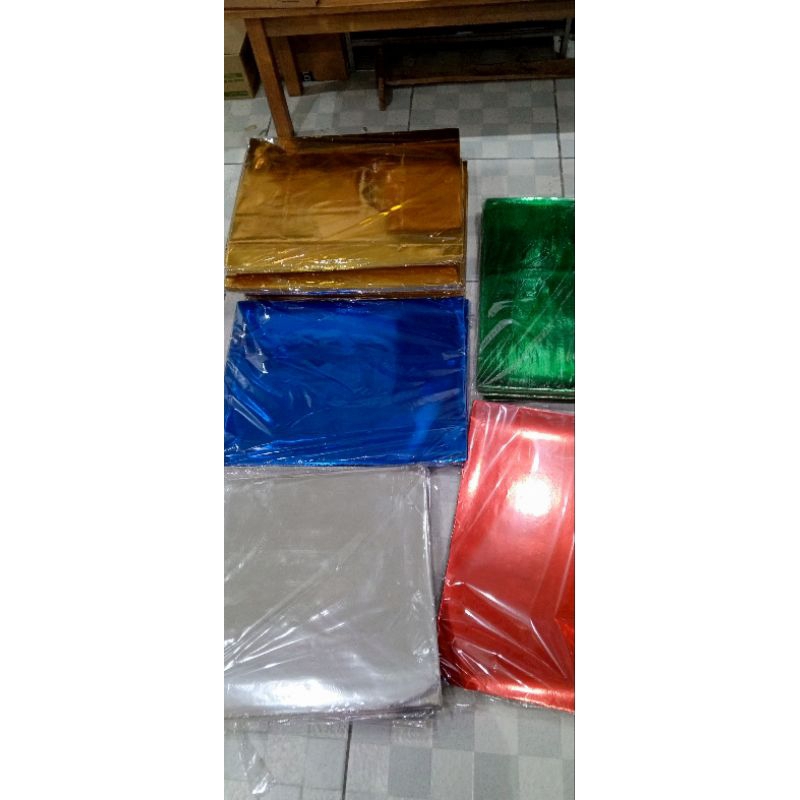 

kertas kilap emas/kertas bungkus kado/atau sampul buku@25lembar