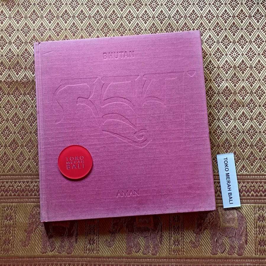 Buku Bhutan signed by Basil Pao terbitan Aman Resorts fotografi human interest dan landscape bonus b