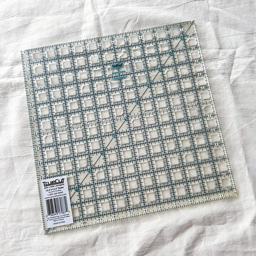 

TrueCut Ruler / penggaris quilting 12.5"x12.5