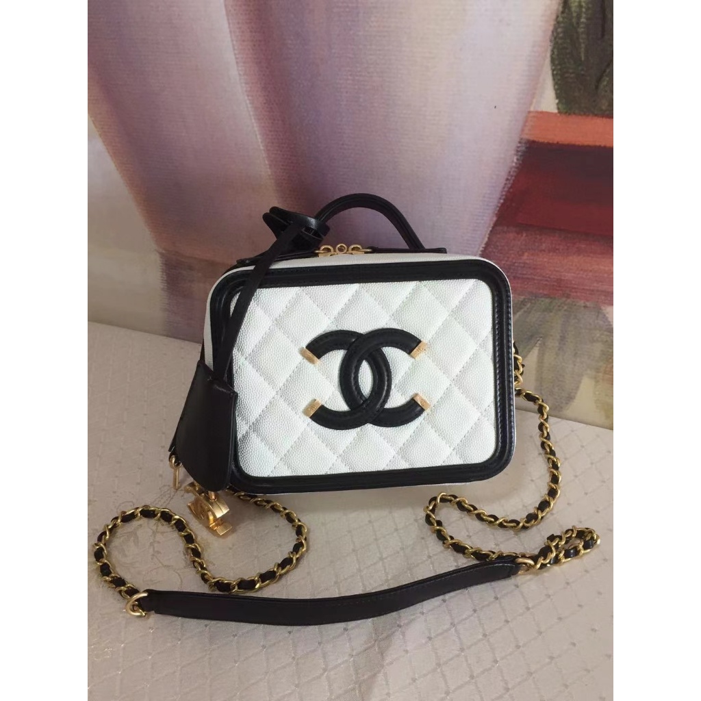 Chanel white shoulder bag 17cm