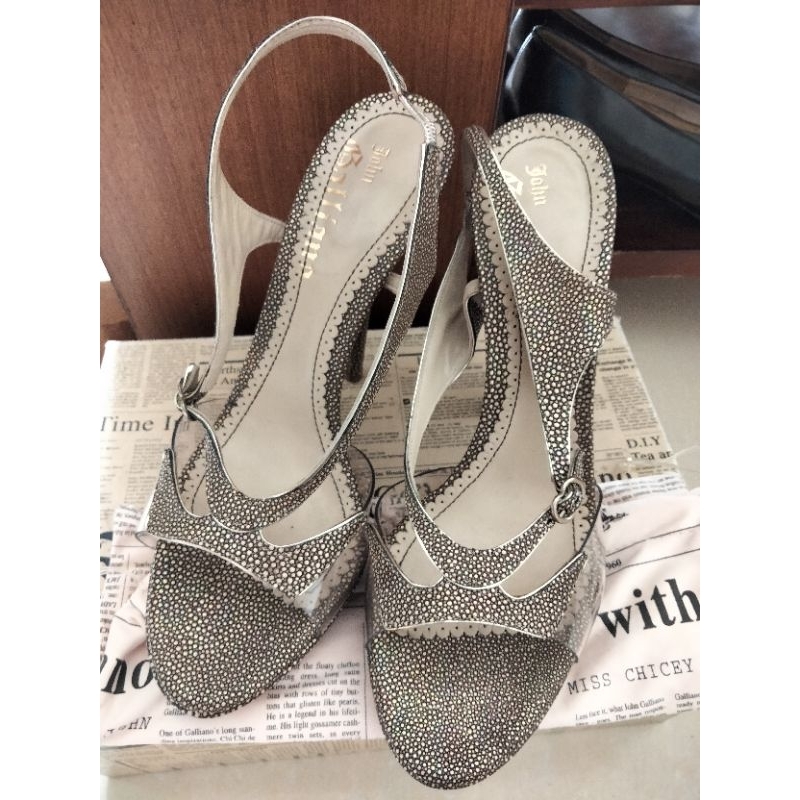 Sepatu John Galliano Slingback Heels