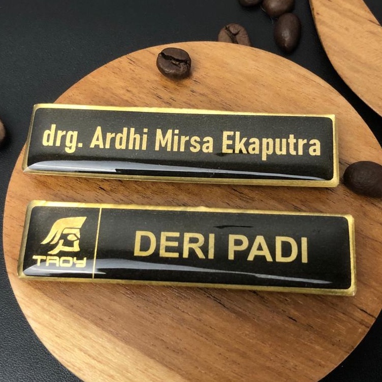 

Name Tag Nama Dada Magnet Peniti Kuningan & Akrilik Resin - Dokter Perawat Bidan Apoteker Karyawan