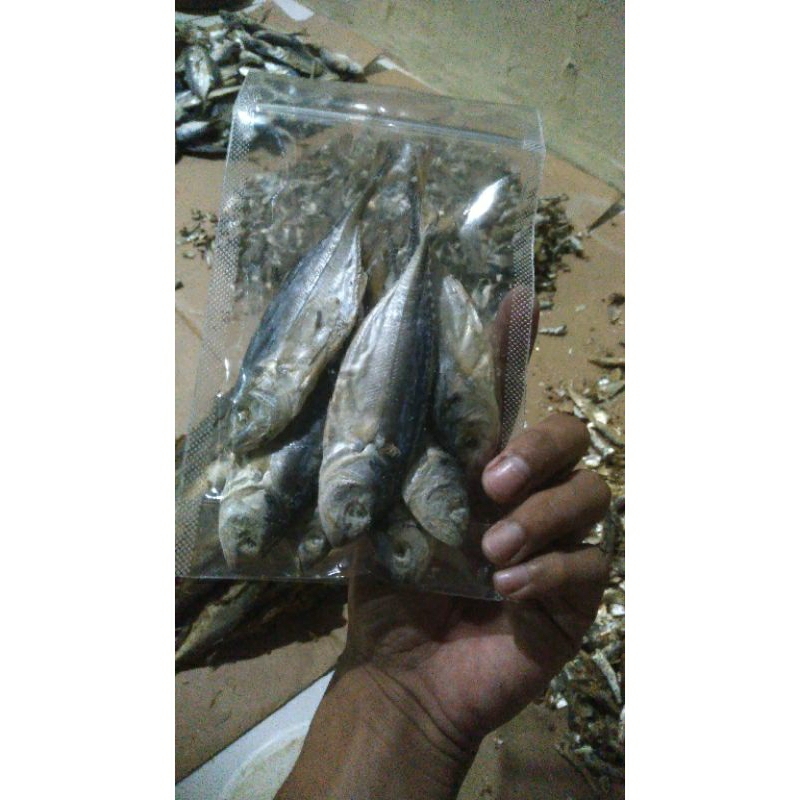 

ikan asin daun salam