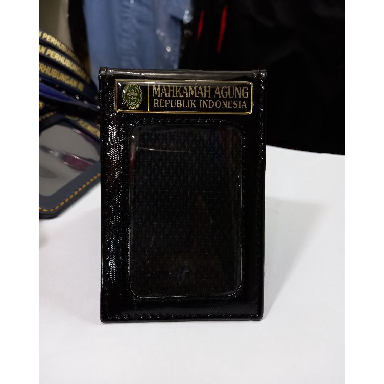 

Name tag Saku MAHKAMAH AG RI