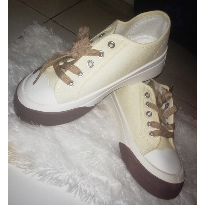 PVN SNEAKERS WANITA TAEYONG (baca deskripsi)