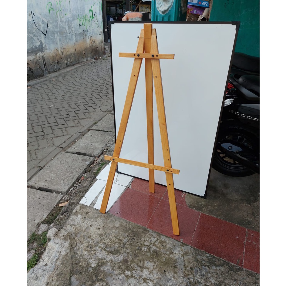 

Essential Standing Whiteboard Tinggi 12 cm