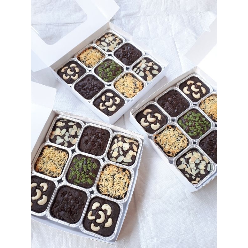 

brownies panggang cup isi 9 pcs topping mix