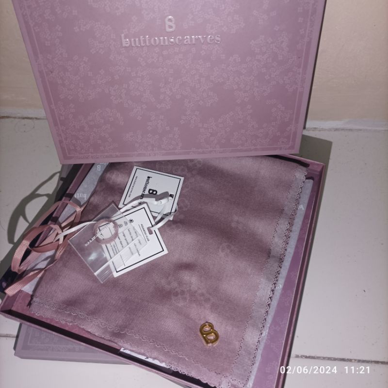 Buttonscarves Scramble