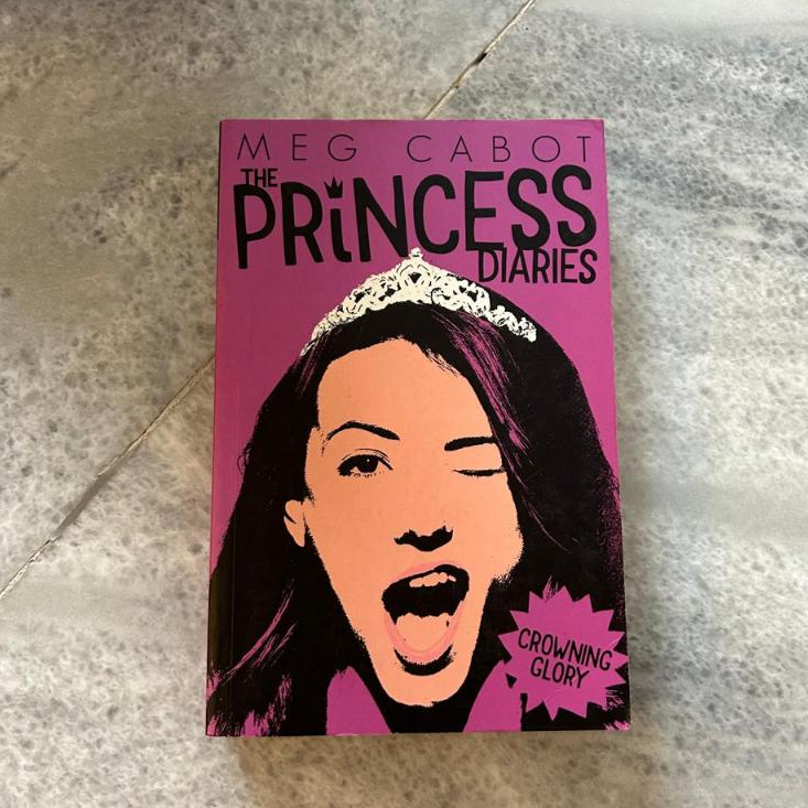 The princess diaries (CROWNING GLORY, #10) by Meg Cabot (novel, childrens book) (PRELOVED)