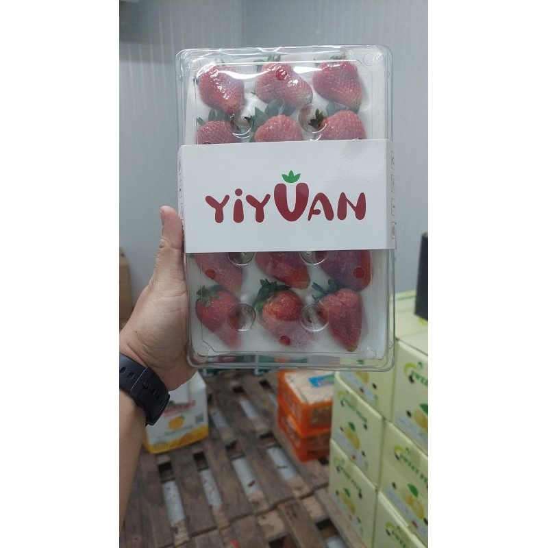 

Strawberry Yiyuan RRC Fresh 350 Grm / Pack