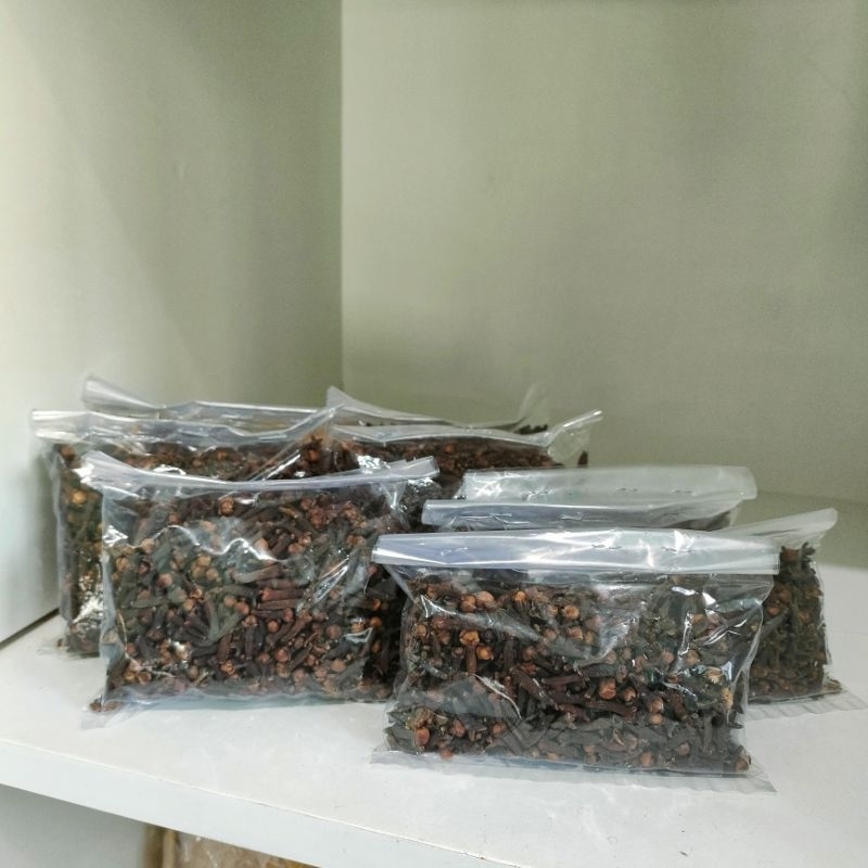 

Cengkeh kering/biji cengkeh kering/Bumbu rempah dapur terbaik/ukuran 50gram - 100gram