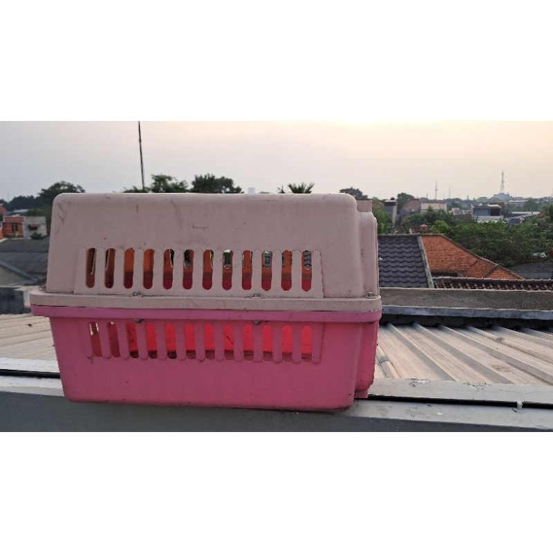 pet carrier (preloved)