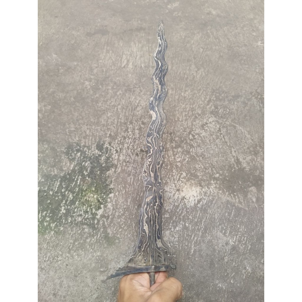 Keris Sengkelat luk 13 pamor Ngulit Semongko