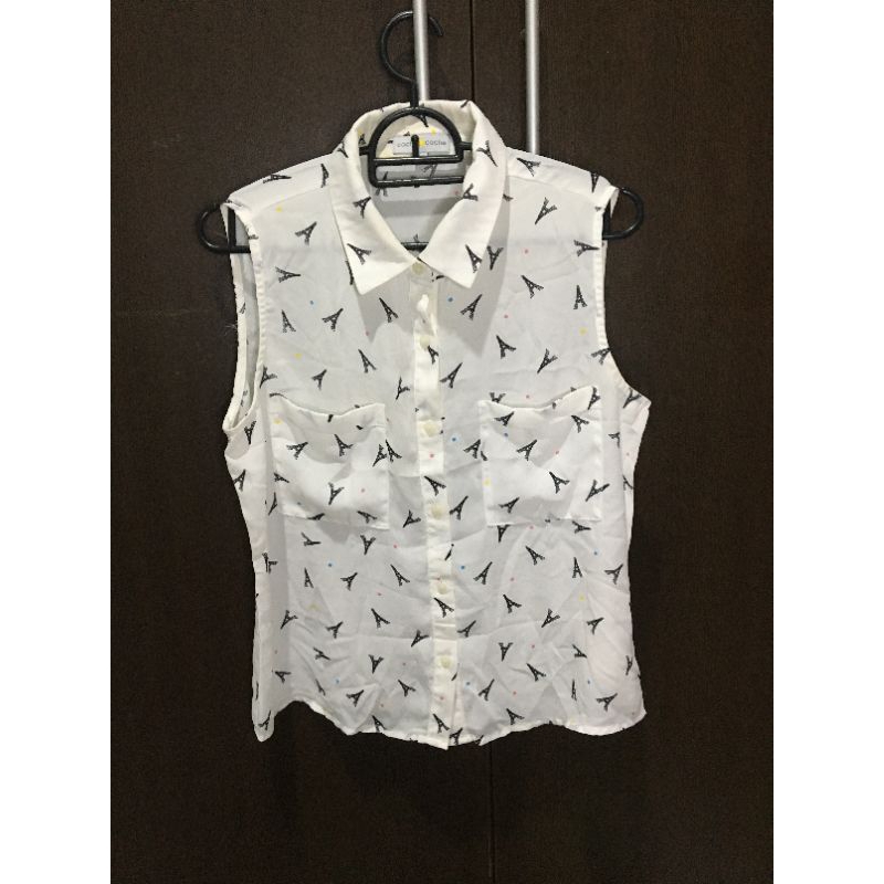 Preloved Baju Wanita Tanktop/Kutung Motif Eiffel