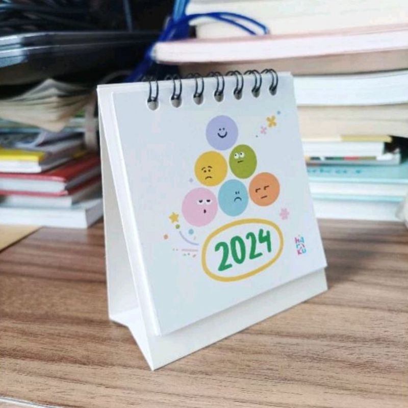 

Kalender Meja Mini Duduk Tahun 2025 Hiasan Meja Kalender Lucu Mini Alat Tulis