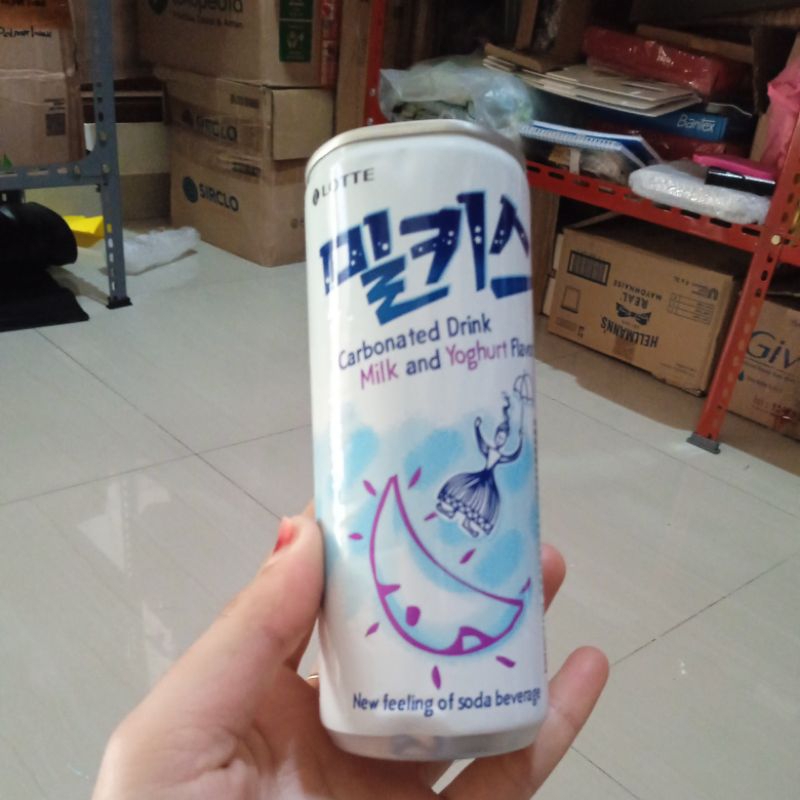 

lotte milkis minuman rasa susu soda rasa original dan strawberry 250ml