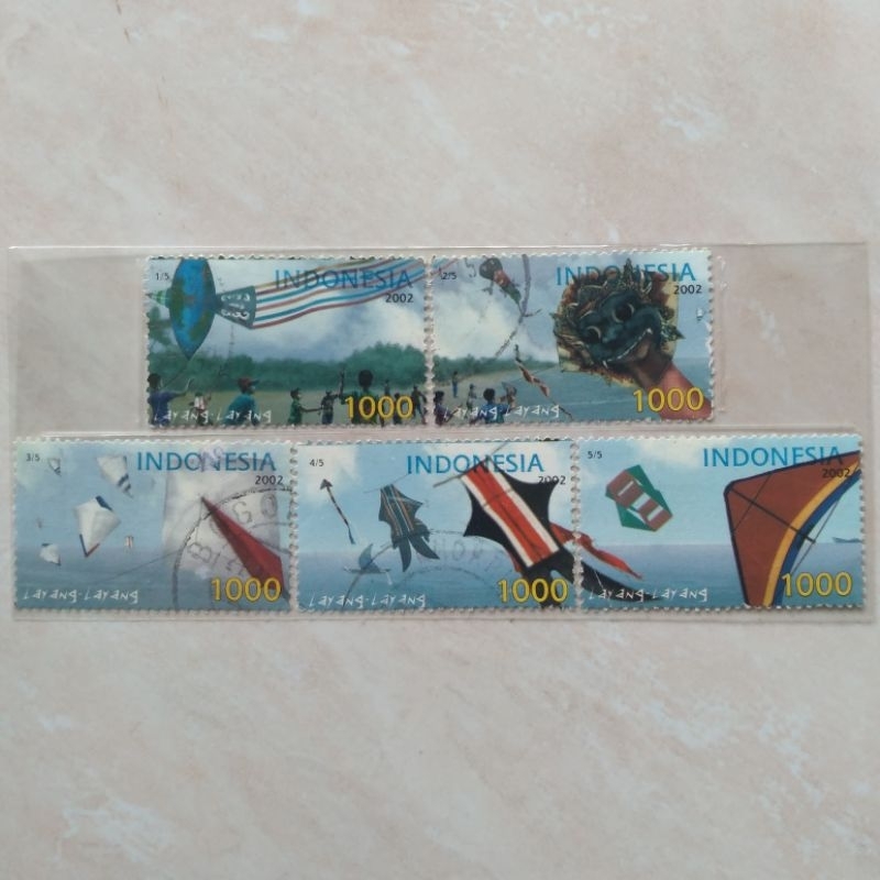 

Perangko Prangko Jadul Set Seri Layang-Layang 2002 Used - YN1577