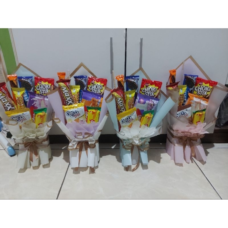 

Buket Snack Murah untuk Hadiah Sempro/Sidang/Wisuda (Warna Random)
