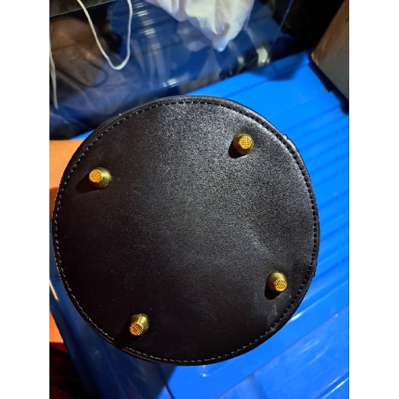 (Used) Tas bulet huer eye theme warna dasar hitam