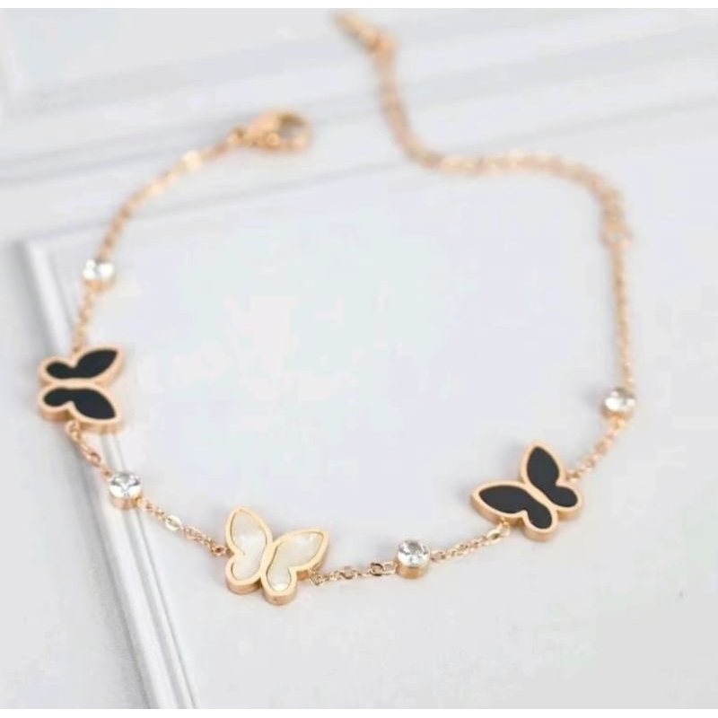 gelang wanita titanium motif kupu hitam putih