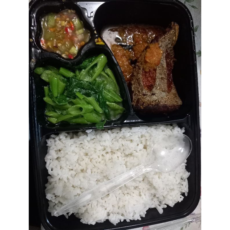 

paket nasi cakalang