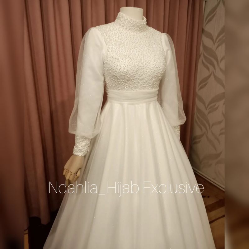 Gaun akad syari putih