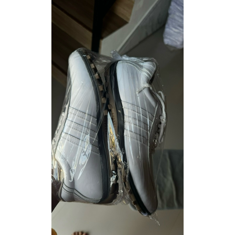 sepatu caddy golf lapangan