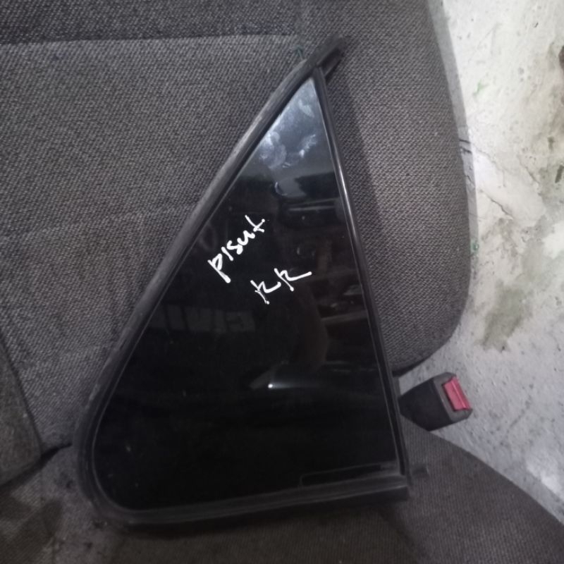 kaca segitiga kaca mati pintu belakang kanan Peugeot 306