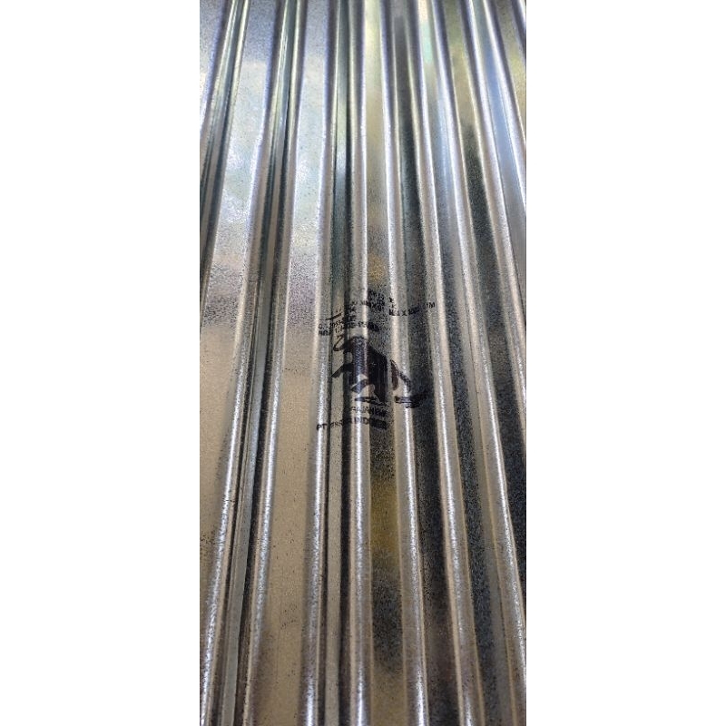 seng gelombang tebal 0,3 mm, realnya 0,22mm. tidak mudah penyok