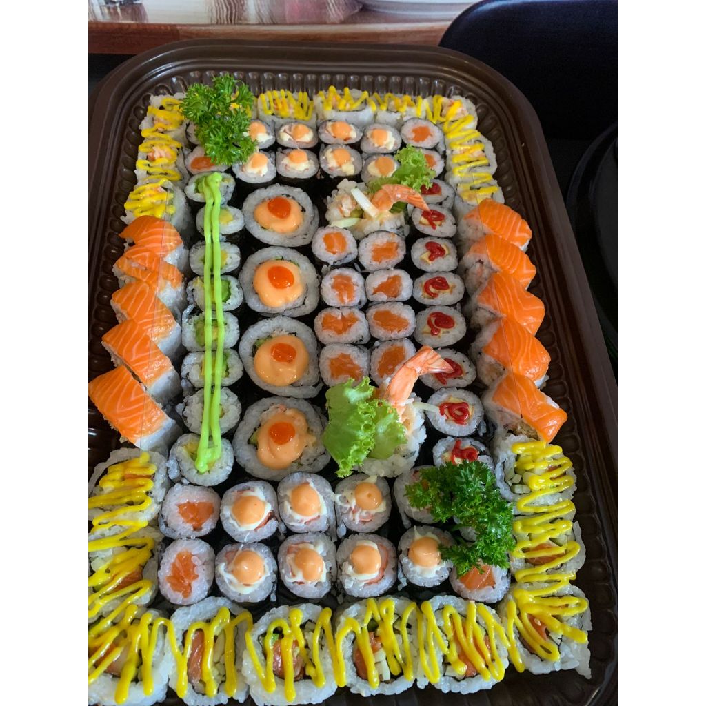 

Kue Ulang Tahun Sushi/ Kue Sushi Halal Tray