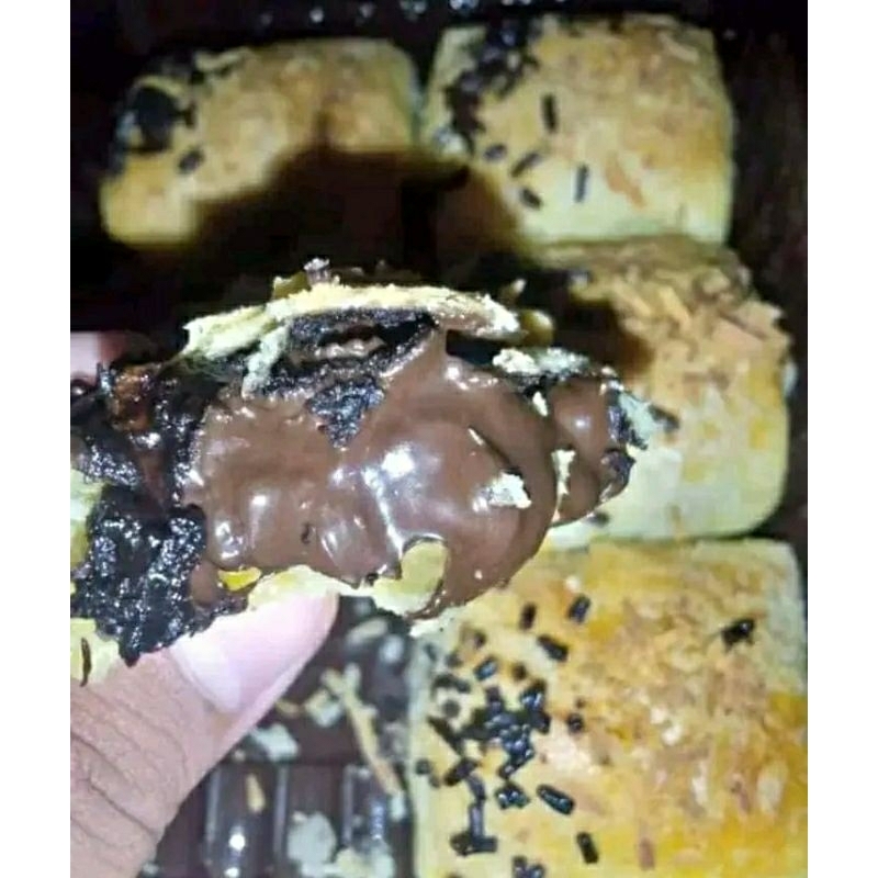 

isi 24 BOLEN PISANG COKLAT LUMER 1PACK ISI 24 TERMURAH TERLARIS TERENAK MENYENANGKAN BELI 20 GRATIS 1 fresh dari oven