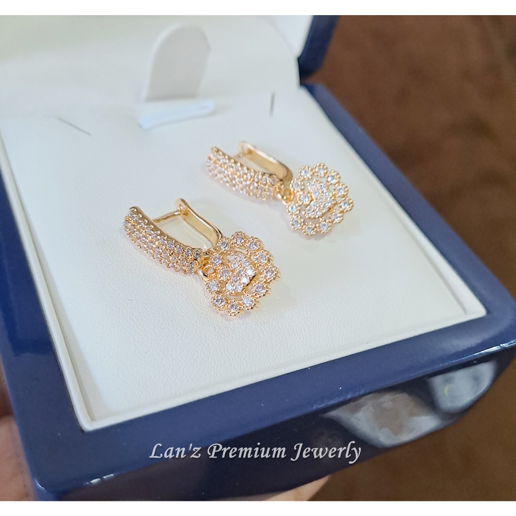 Anting Wanita Love Medan Kristal Berlian Titanium Emas 22K