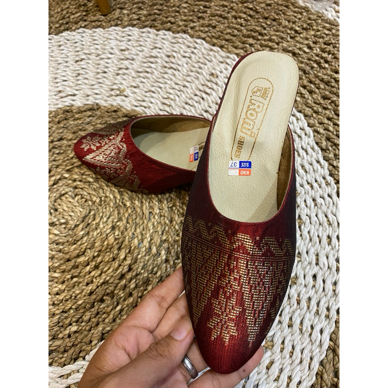 Sendal songket silungkang sulaman Minang padang